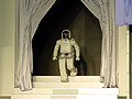ASIMO²ÎÕ¹2002Äê±±¾©³µÕ¹-ASIMO×ßÏÂÂ¥ÌÝÀ´µ½Îę̀ÖÐÑë